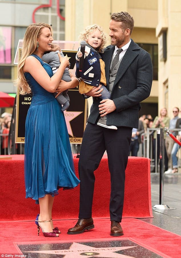 PRIMA APARITIE PE COVORUL ROSU IMPREUNA