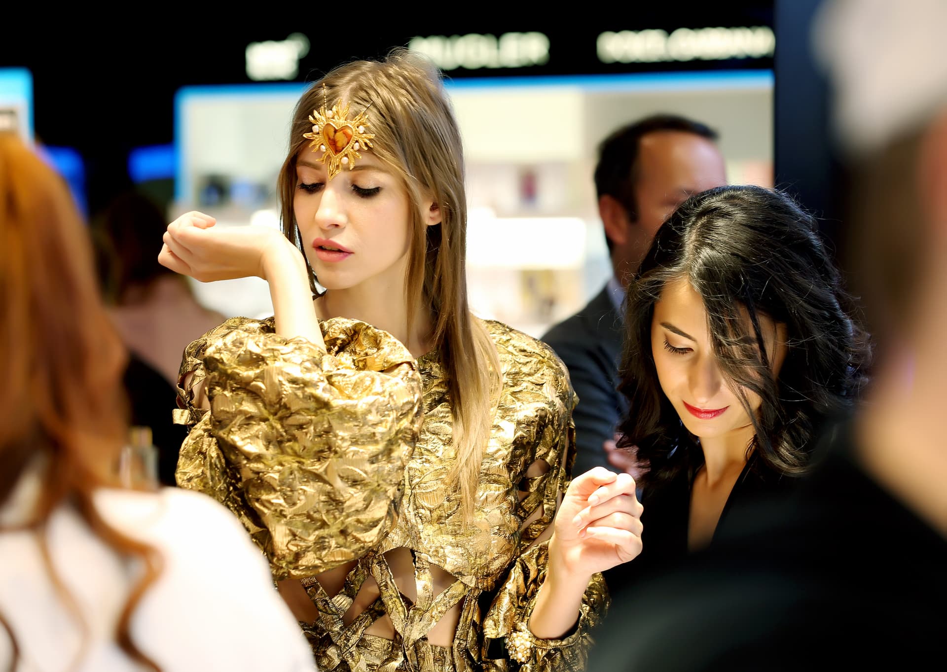 DESPRE DECADENȚĂ, CU SINCERITATE