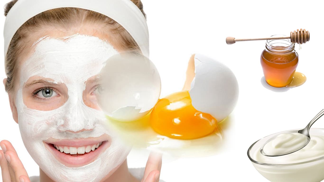Masca de față cu ou. 4 rețete care te scapă de problemele cu tenul