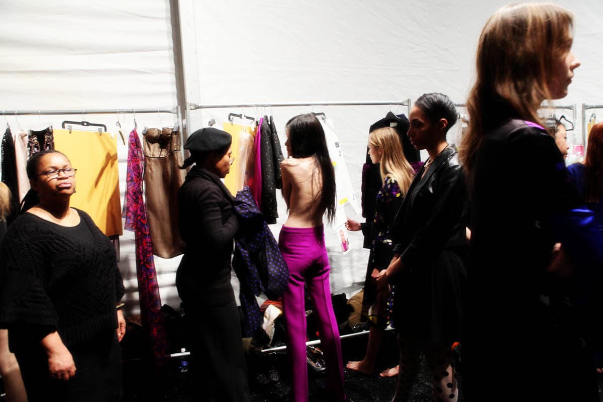 HOW TO BE A RED CARPET DIVA - PART 2 - DRESS THE DRESS