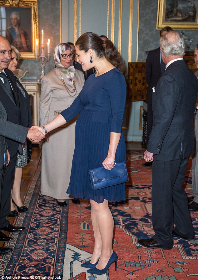 2F650CD800000578-3360988-image-a-7_1450193498727