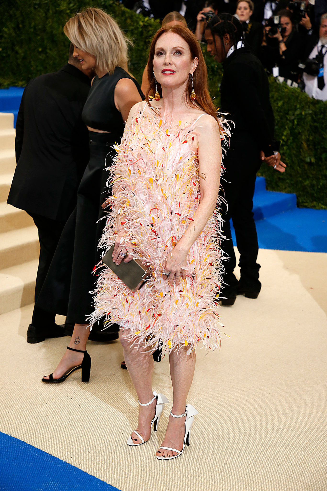 met-gala-2017-508-julianne-moore-superJumbo-v2