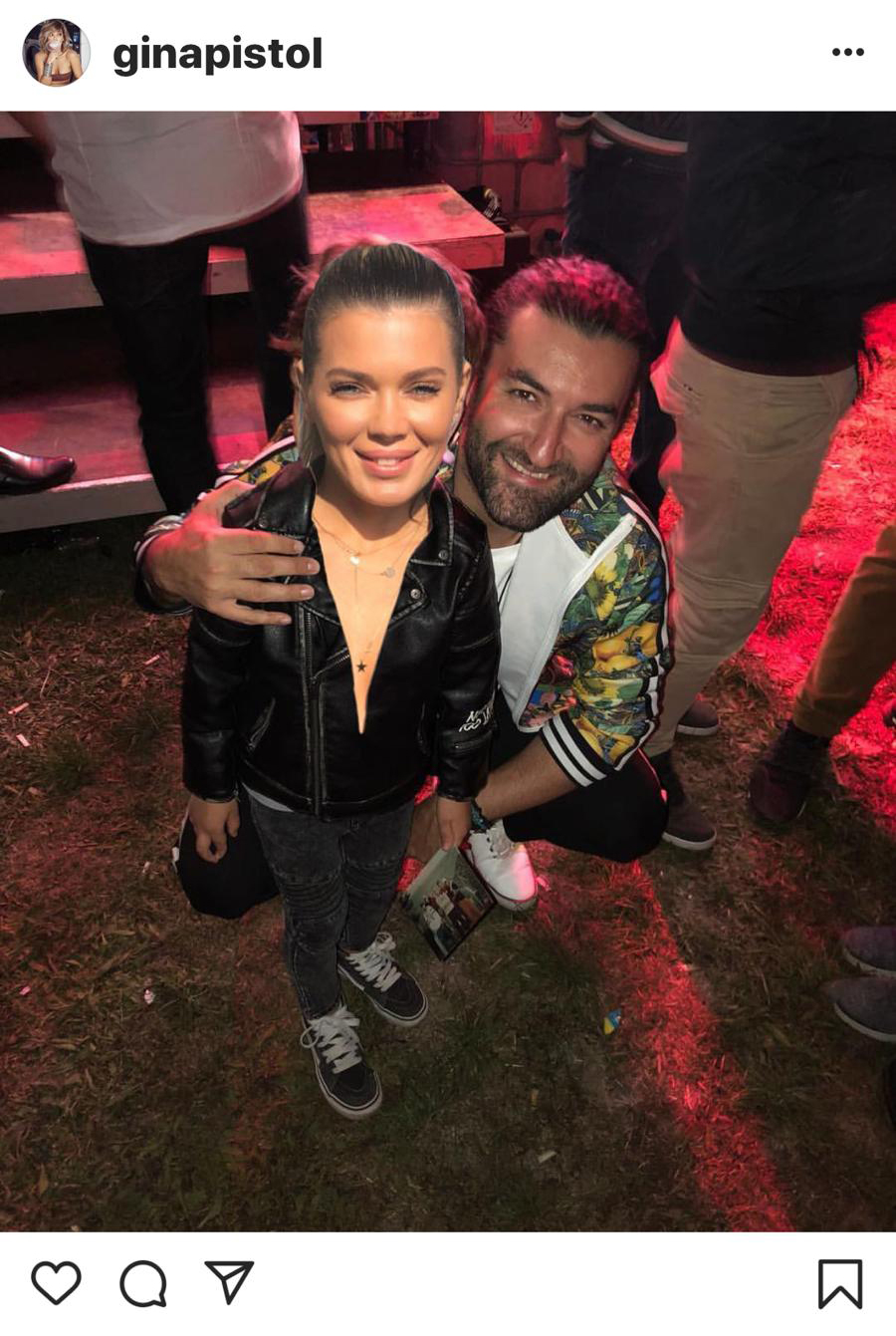 gina pistol poza cu smiley